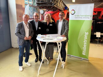 Ansprechpartner bei "Mamas Chef*in": Landrat Stephan Pusch (v. li.), Hauptamtsleiter Frank Steigner, Gleichstellungsbeauftragte Petra Büschgens und Ulrich Schirowski von der WfG. Foto: Kreis Heinsberg