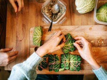 : „Kochtreff – vollwertig und lecker“ startet im August; „Herbstgemüse“, „Viva Mexiko“ und „Herbstrezepte“ beginnt im September. Foto: iStock/Nikata