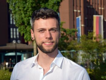 „Bildung ist der Schlüssel zum Erfolg“, sagt Dr. Kevin Simon. Der 31-Jährige ist neuer Klimaschutzmanager des Kreises Heinsberg. Foto: Kreis Heinsberg