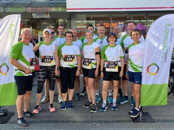Landrat Stephan Pusch (l.) und einige Mitarbeiterinnen und Mitarbeiter der Kreisverwaltung Heinsberg gingen beim 3. Heinsberger Firmenlauf an den Start. Foto: Kreis Heinsberg