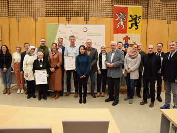 Partnertreffen der Programmlinie „Infektionskrankheiten“ der Stiftung euPrevent mit Dr. Karl Heinz Feldhoff (7.v.r.), ehemaliger Leiter des Gesundheitsamtes des Kreises Heinsberg, im Heinsberger Kreishaus. Foto: Kreis Heinsberg