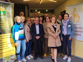 Ansprechpartner aus dem Netzwerk für Hospiz-, Palliativ- und Trauerarbeit im Kreis Heinsberg standen den Kinobesuchern in Heinsberg und Erkelenz am Welthospiztag für Gespräche zur Verfügung. Foto: Kreis Heinsberg