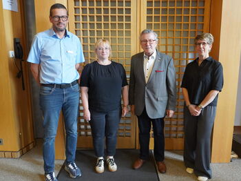Dezernentin Anja Montforts (re.) und Udo Jansen (li.), Leiter des Amtes für Altershilfen und Sozialplanung, verabschiedeten Denise Lison (2.v.l.) und Heinz-Peter Benetreu (2.v.r.).