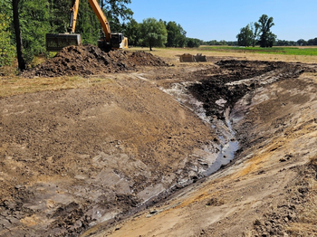 In der Nähe der Ortschaft Selfkant-Süsterseel haben nun die Arbeiten zur Renaturierung des Rodebachs im Abschnitt zwischen der Wiedereinmündung des Baches aus den Niederlanden nach Deutschland und dem Jabeeker Weg begonnen. Foto: Kreis Heinsberg