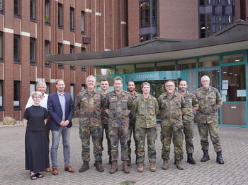 Vertreter des Krisenstabs zusammen mit den Übungsteilnehmern des KVKs, Quelle: Kreis Heinsberg