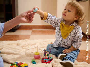 Die Kindertagespflege bietet eine gleichwertige Alternative zur Kindertageseinrichtung. Foto: iStock/Taras Grebinets