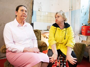 Das Duo „Thekentratsch“ alias Kerstin Saddeler-Sierp (links) und Heike Becker präsentiert mit „Vom Leben verwöhnt“ das sechste abendfüllende Programm. Foto: Jagu Agentur