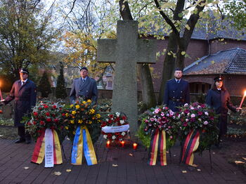 Kranzniederlegung zur Gedenkfeier am Volkstrauertag, Foto: Kreis Heinsberg