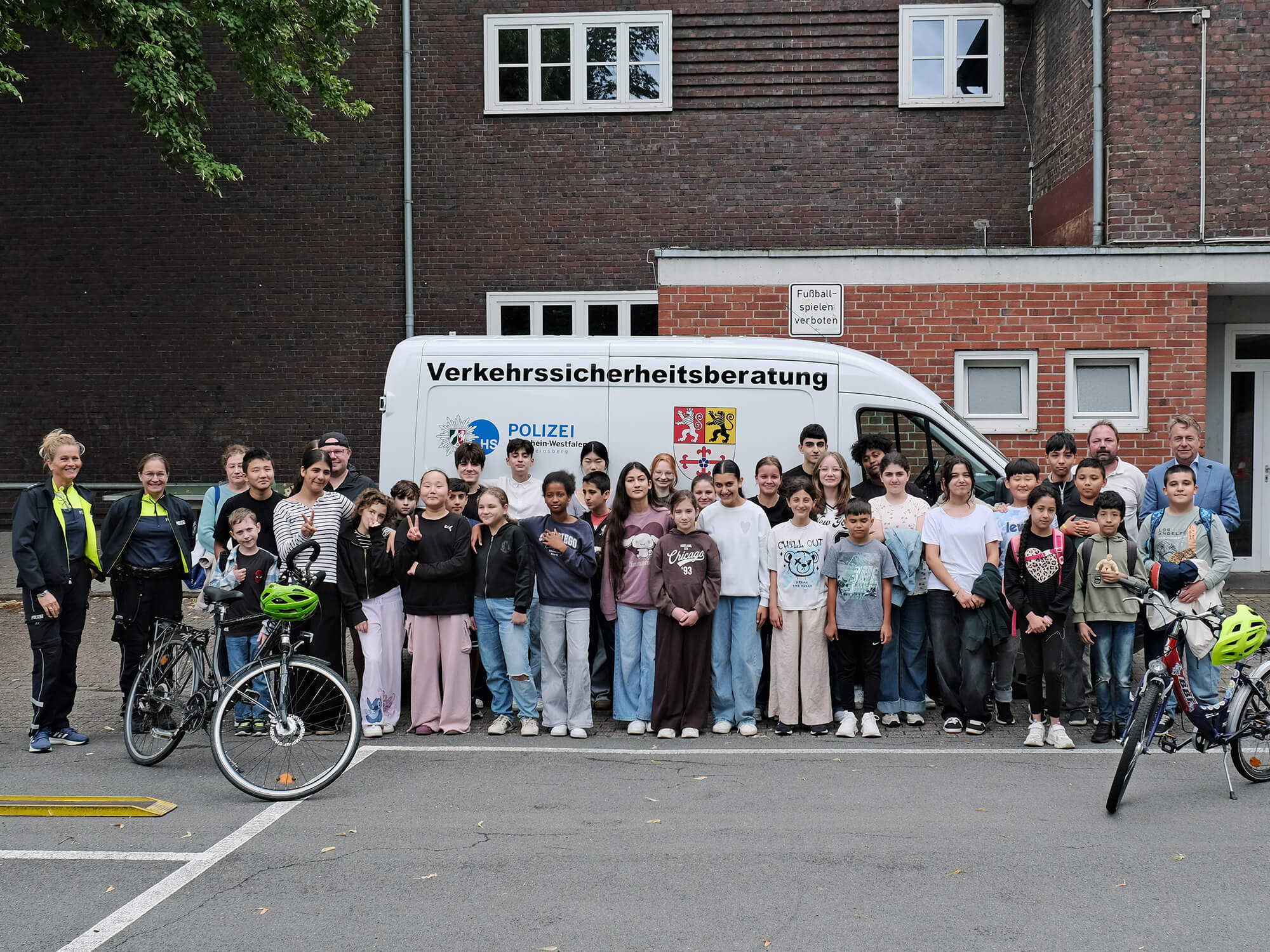 In der ersten Woche besuchte die Polizei beide Standorte für ein Verkehrssicherheitstraining. Foto: Kreis Heinsberg