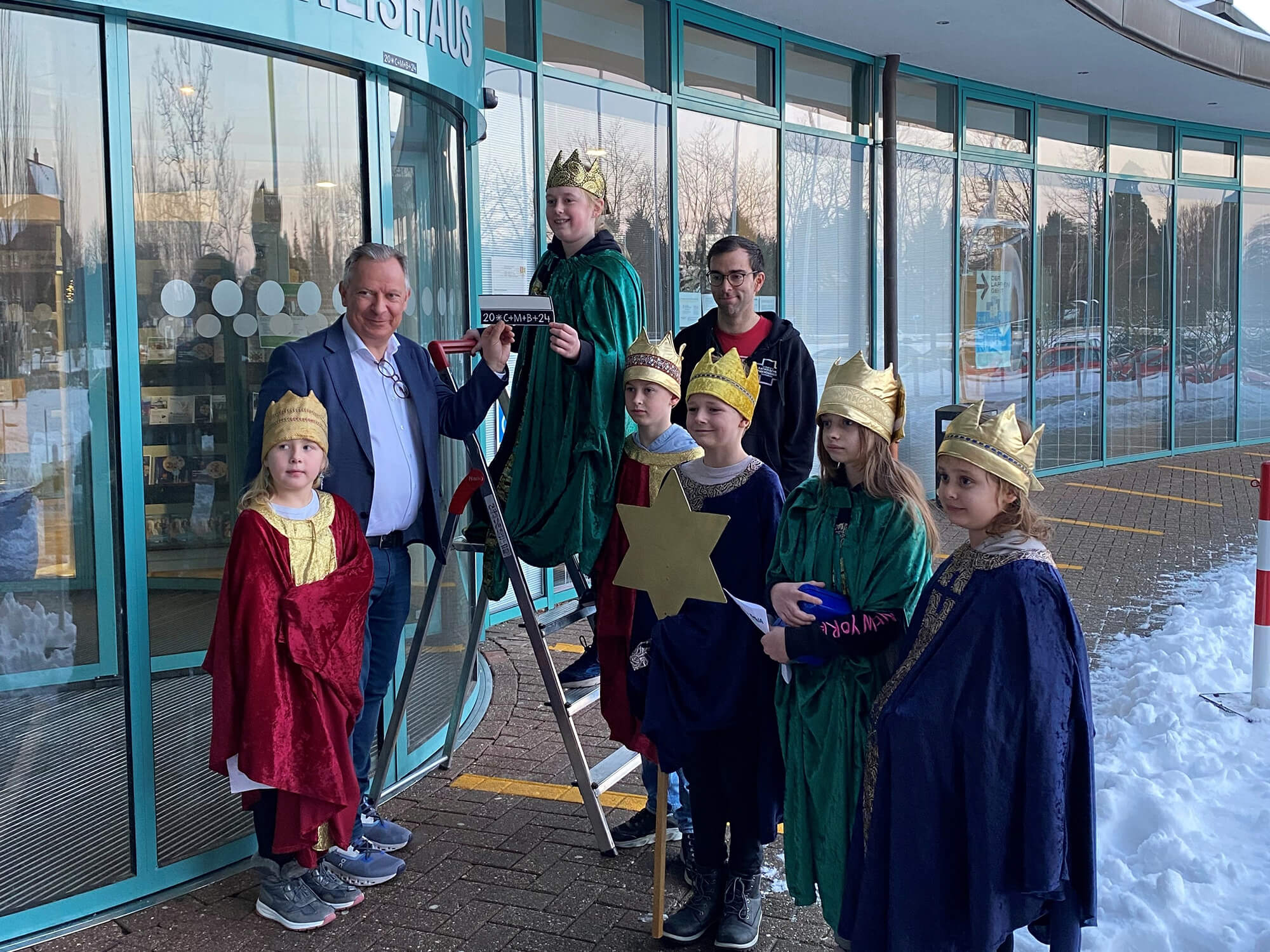 Landrat Stephan Pusch empfing die Sternsinger im Heinsberger Kreishaus. Foto: Kreis Heinsberg